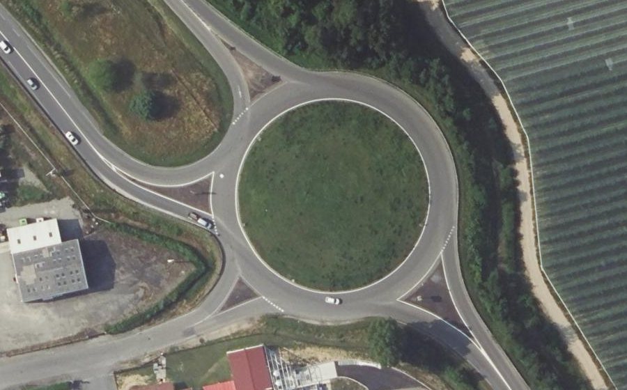 Vue aérienne du Rond-point anonyme n°35099825
