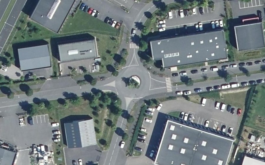 Vue aérienne du Rond-point anonyme n°350999333