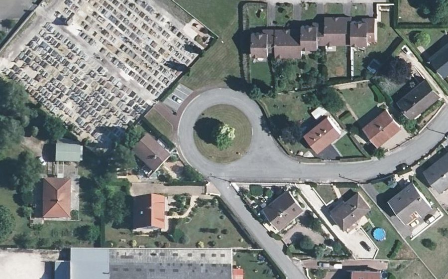Vue aérienne du Rond-point anonyme n°351058509