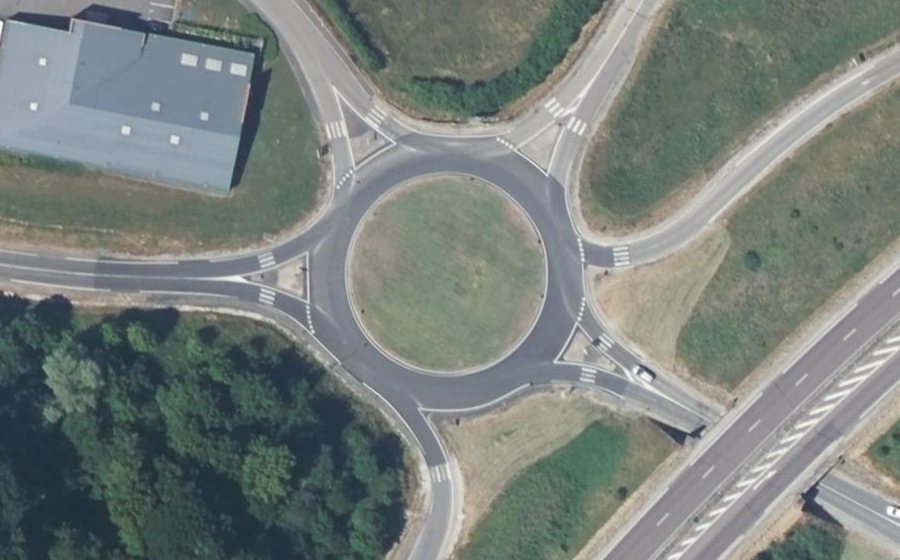 Vue aérienne du Rond-point anonyme n°35110177