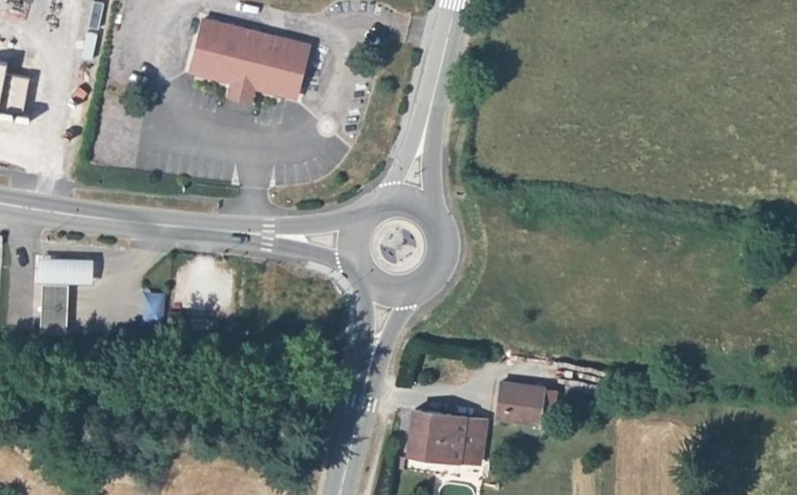 Vue aérienne du Rond-point anonyme n°35110182