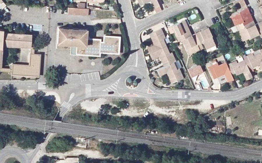 Vue aérienne du Rond-point anonyme n°351262447