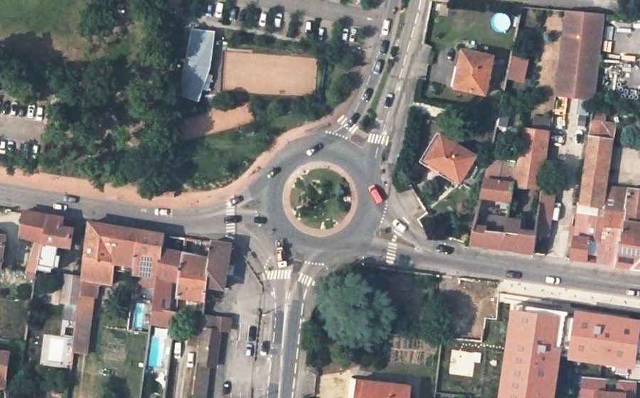 Vue aérienne du Rond-point anonyme n°35131794
