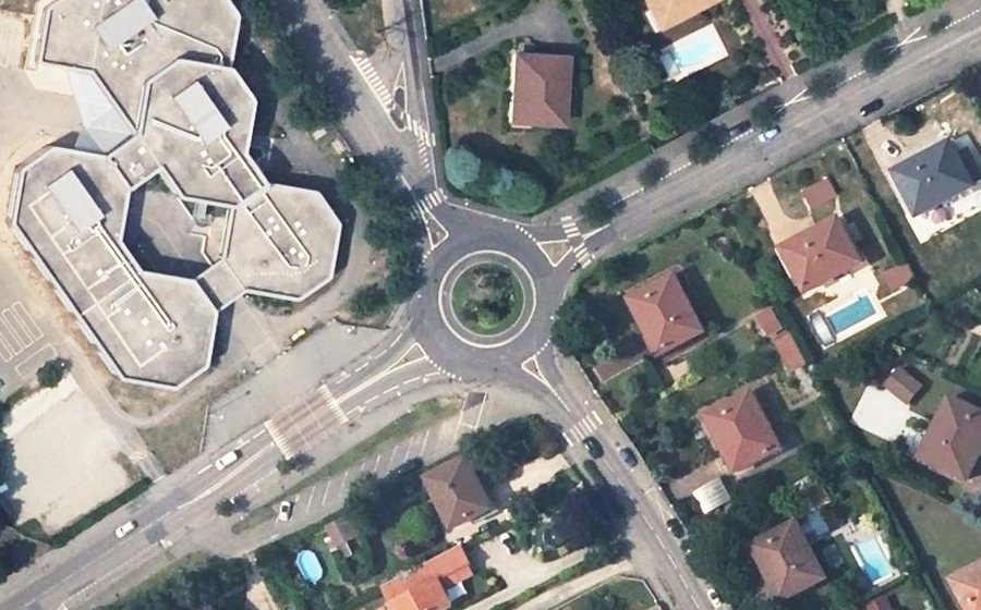 Vue aérienne du Rond-point anonyme n°35132128