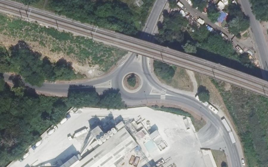 Vue aérienne du Rond-point anonyme n°35133084