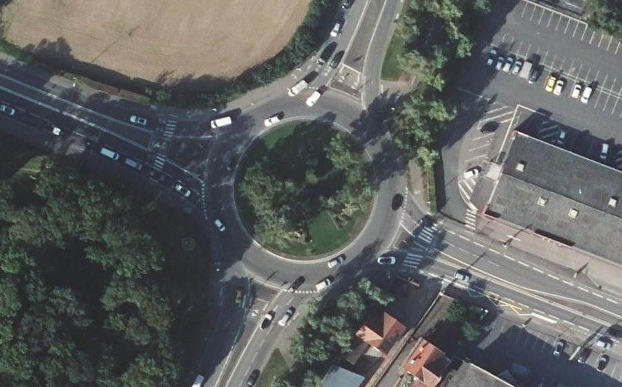 Vue aérienne du Rond-point anonyme n°35142173