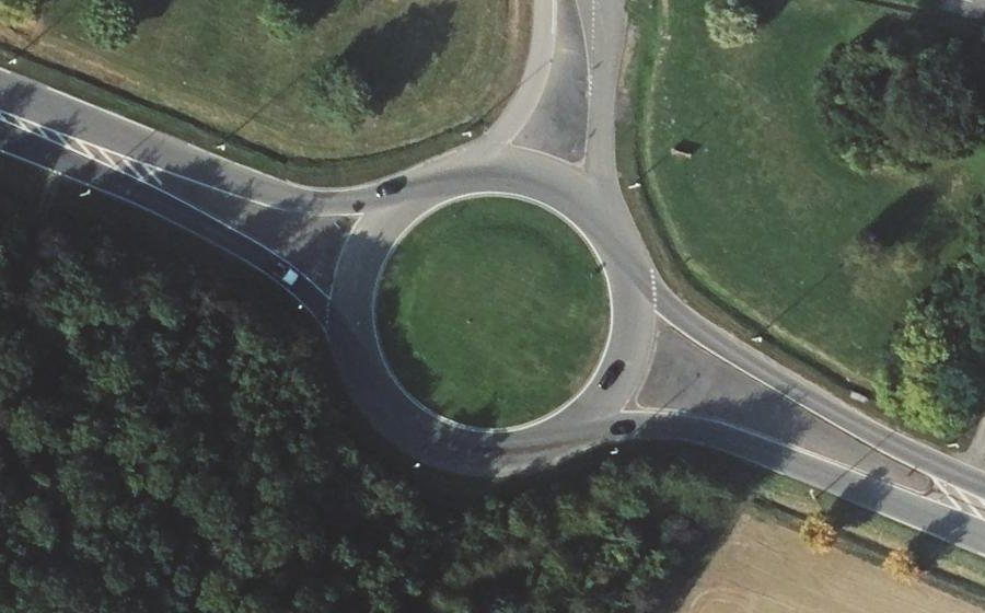 Vue aérienne du Rond-point anonyme n°35142174