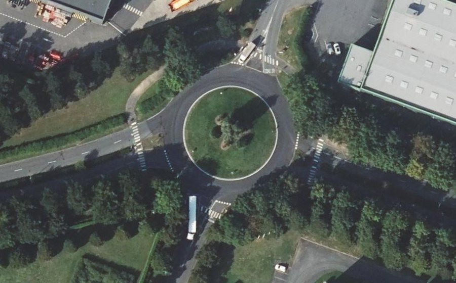 Vue aérienne du Rond-point anonyme n°35142188