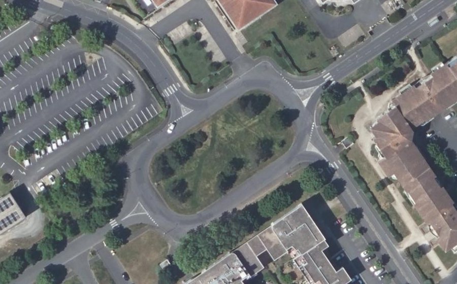 Vue aérienne du Rond-point anonyme n°35150072