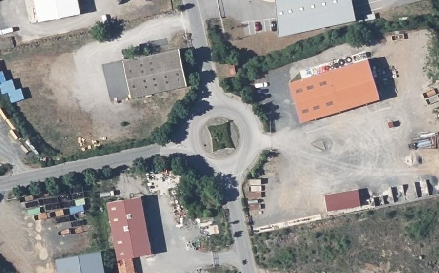 Vue aérienne du Rond-point anonyme n°35158182