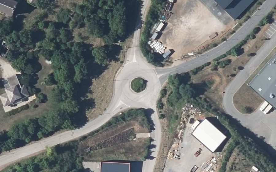 Vue aérienne du Rond-point anonyme n°35158187