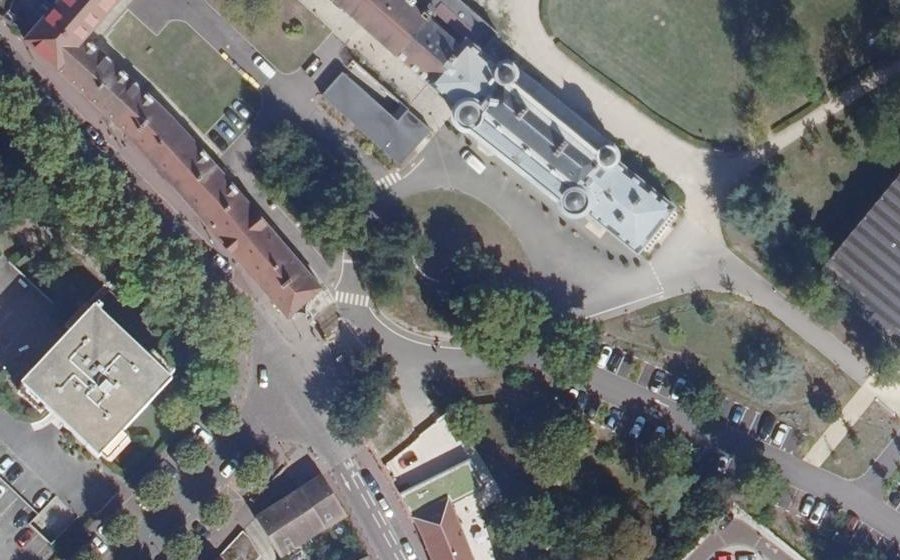 Vue aérienne du Rond-point anonyme n°351669605