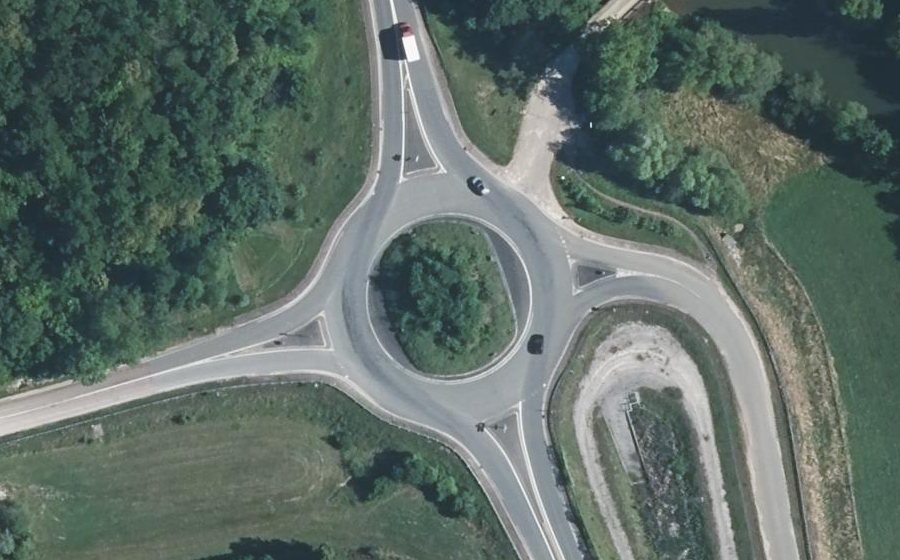 Vue aérienne du Rond-point anonyme n°35173283