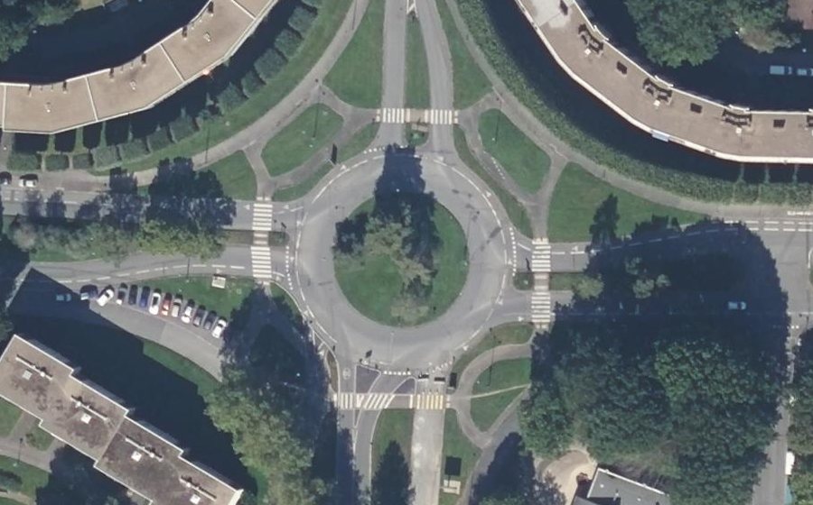 Vue aérienne du Rond-point anonyme n°352051483