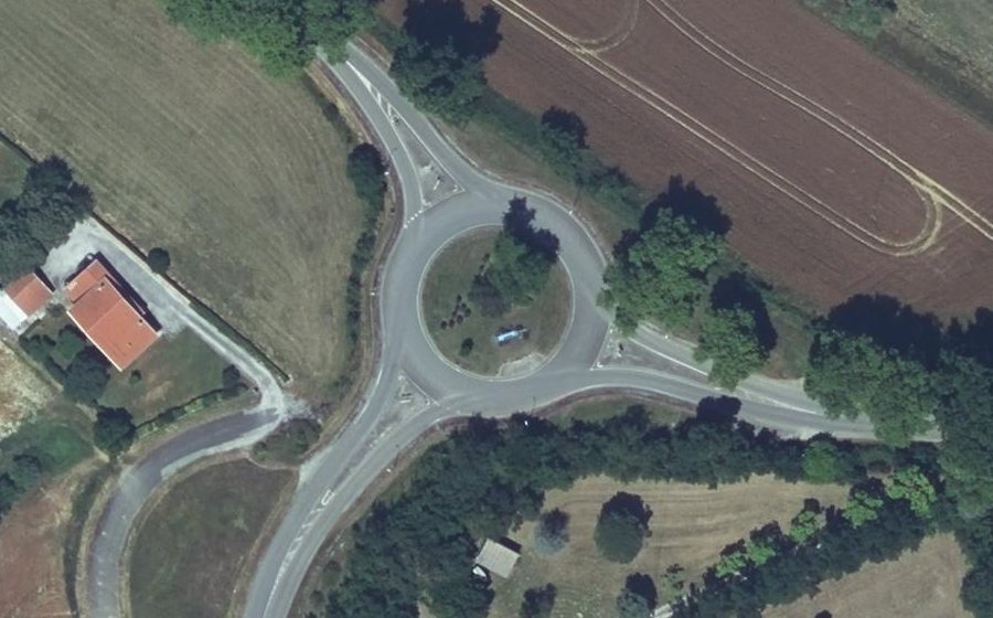 Vue aérienne du Rond-point anonyme n°35206326