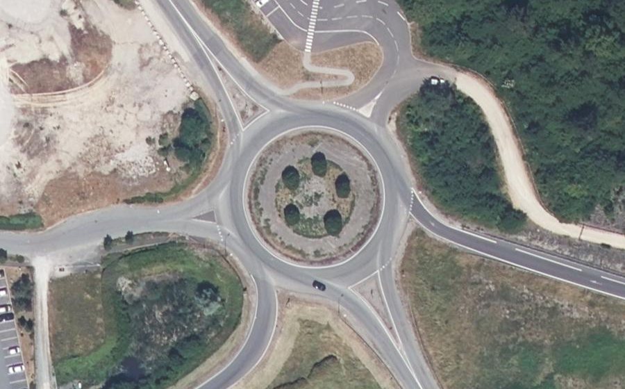 Vue aérienne du Rond-point anonyme n°35208471