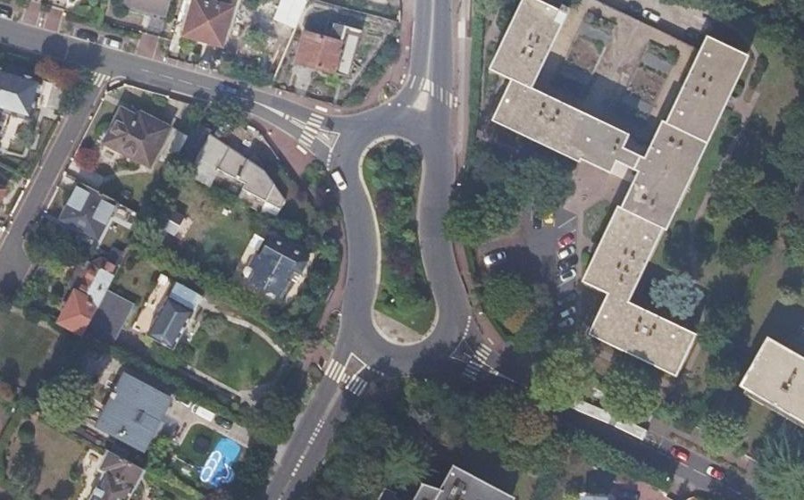 Vue aérienne du Rond-point anonyme n°35214945