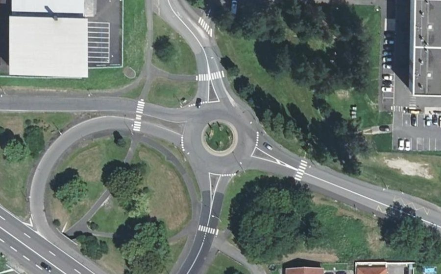 Vue aérienne du Rond-point anonyme n°35263990