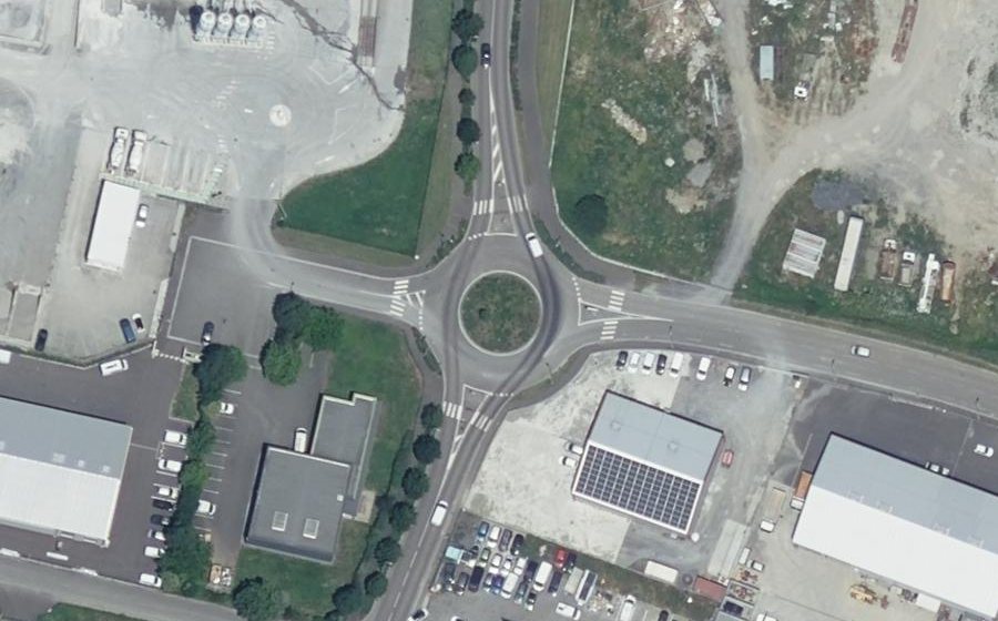 Vue aérienne du Rond-point anonyme n°352665510