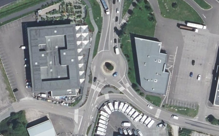 Vue aérienne du Rond-point anonyme n°35267559