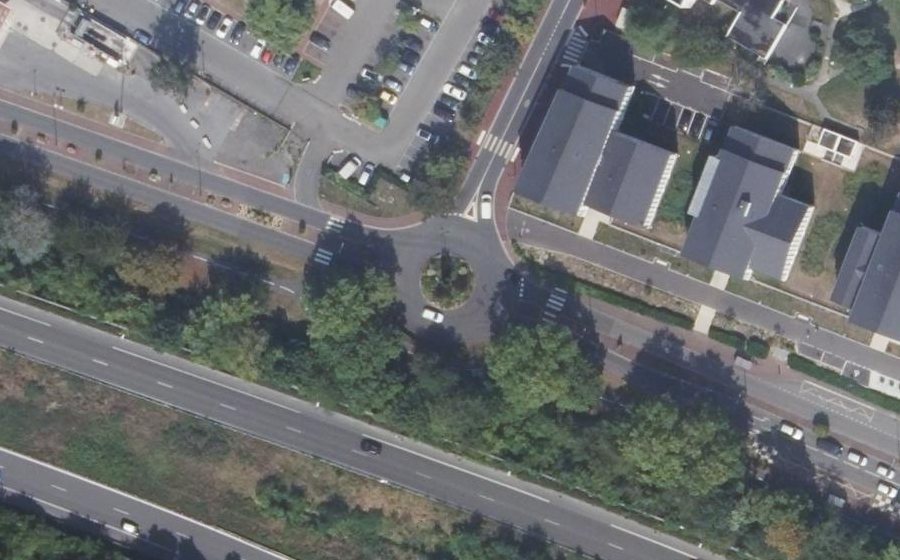 Vue aérienne du Rond-point anonyme n°35273971