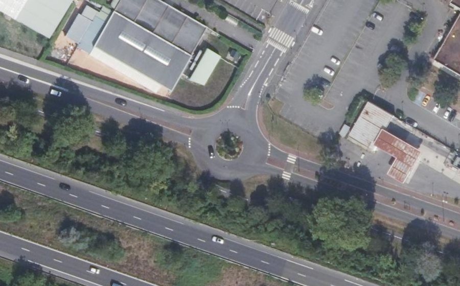 Vue aérienne du Rond-point anonyme n°35273979