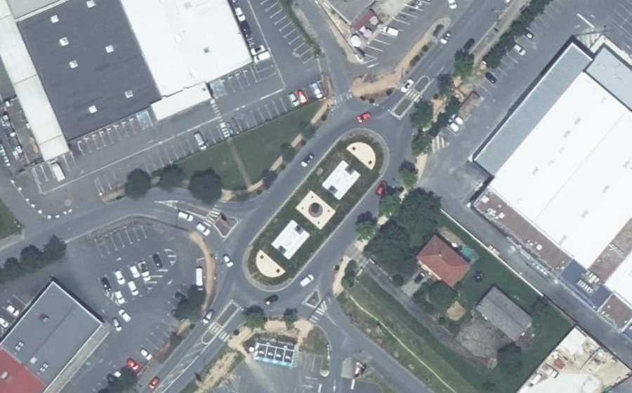 Vue aérienne du Rond-point anonyme n°35275940