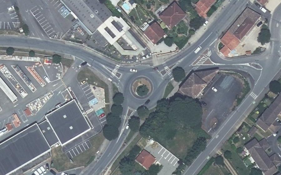 Vue aérienne du Rond-point anonyme n°35275943