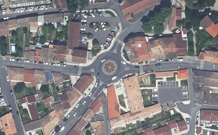 Vue aérienne du Rond-point anonyme n°35275944