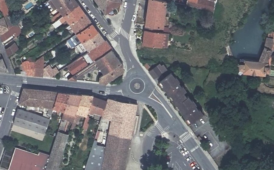 Vue aérienne du Rond-point anonyme n°35275948