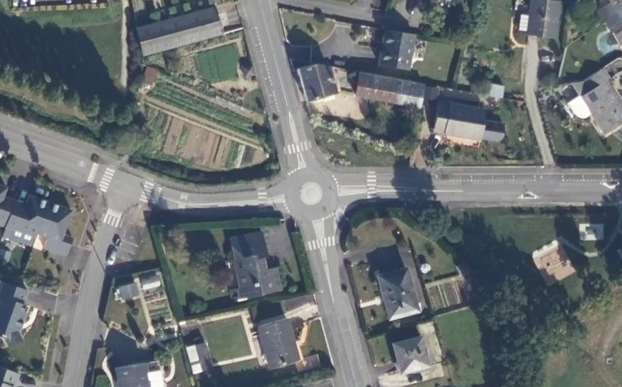 Vue aérienne du Rond-point anonyme n°35279044
