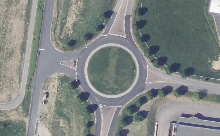 Vue aérienne du Rond-point anonyme n°35285914