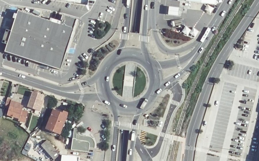 Vue aérienne du Rond-point anonyme n°352878550