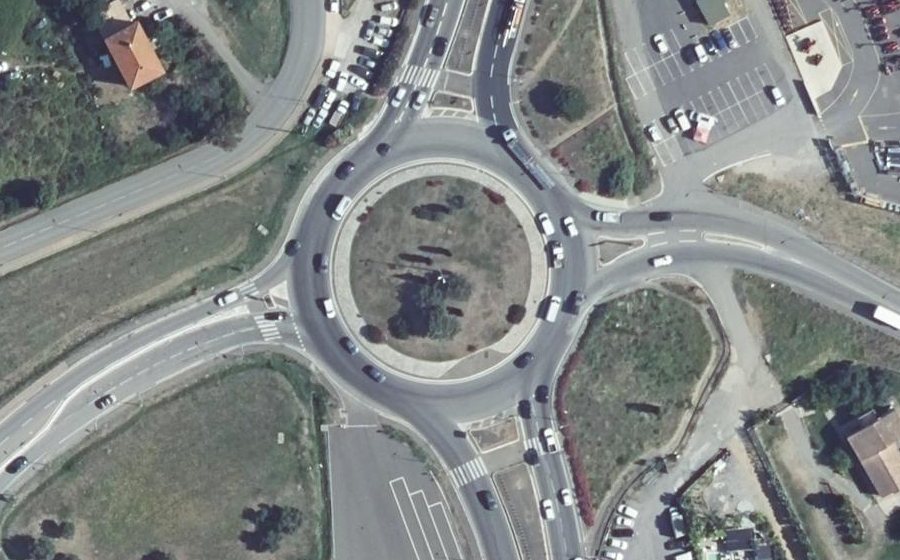 Vue aérienne du Rond-point anonyme n°352879580