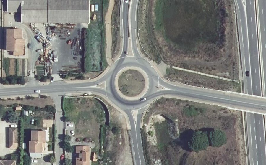 Vue aérienne du Rond-point anonyme n°352879589