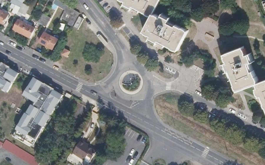 Vue aérienne du Rond-point anonyme n°35295726