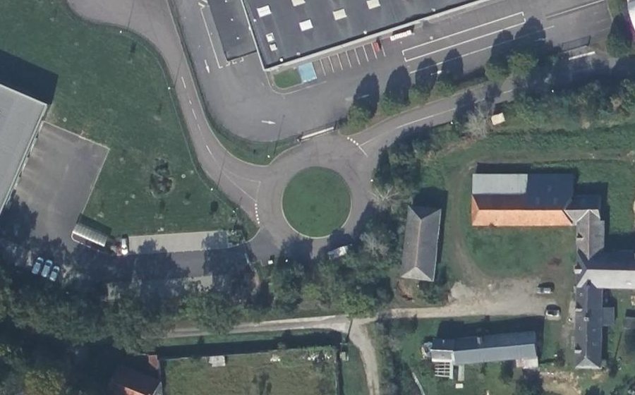 Vue aérienne du Rond-point anonyme n°35309990
