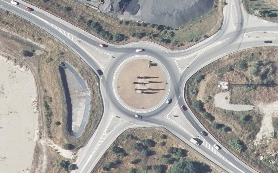 Vue aérienne du Rond-point anonyme n°35310563