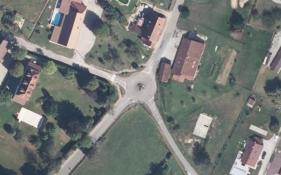 Vue aérienne du Rond-point anonyme n°35311959