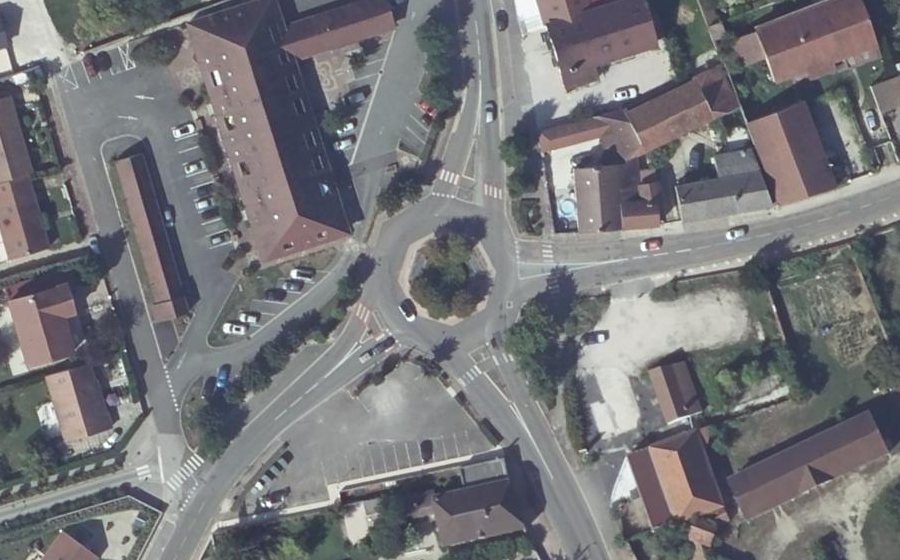 Vue aérienne du Rond-point anonyme n°35312913