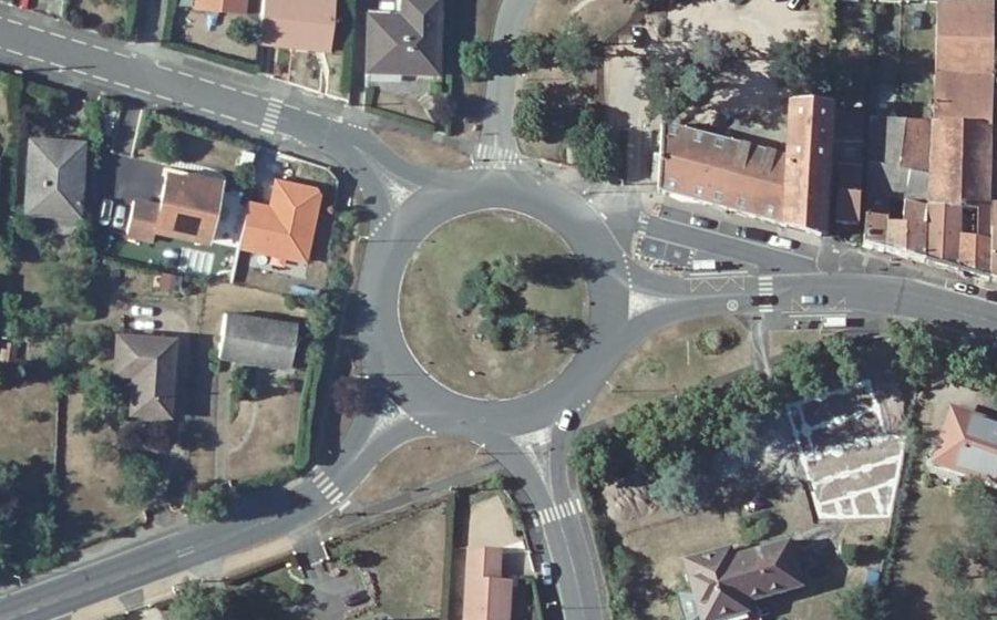 Vue aérienne du Rond-point anonyme n°35317417