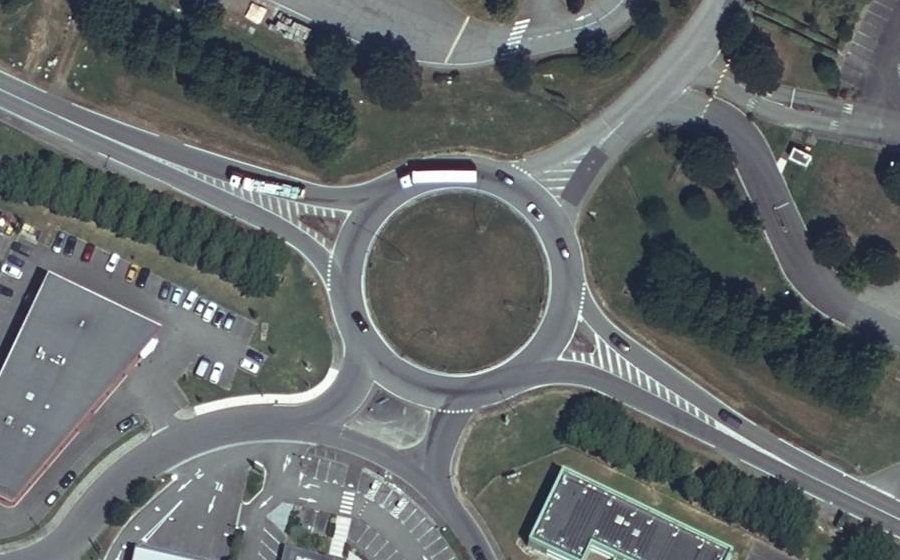 Vue aérienne du Rond-point anonyme n°35320529