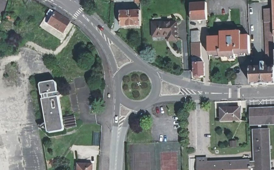 Vue aérienne du Rond-point anonyme n°35321608