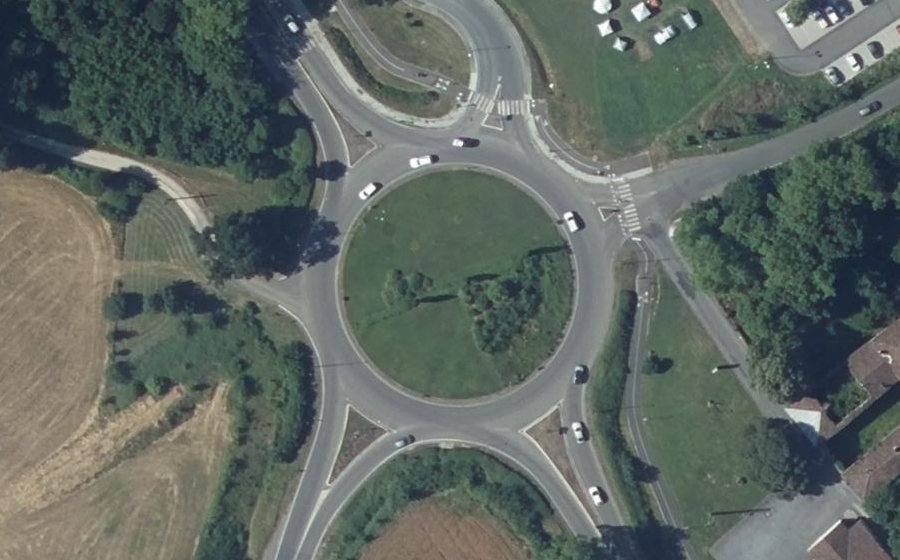 Vue aérienne du Rond-point anonyme n°35324443
