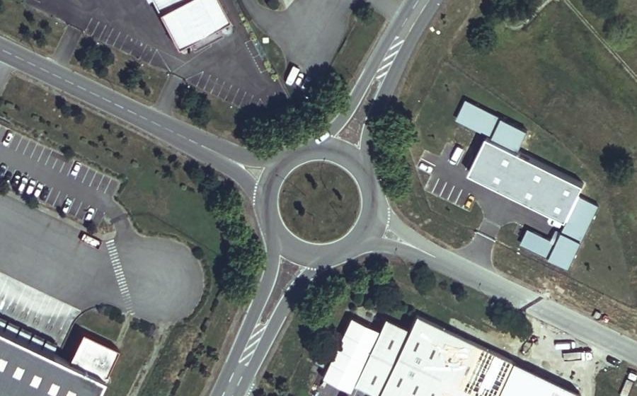 Vue aérienne du Rond-point anonyme n°35325478