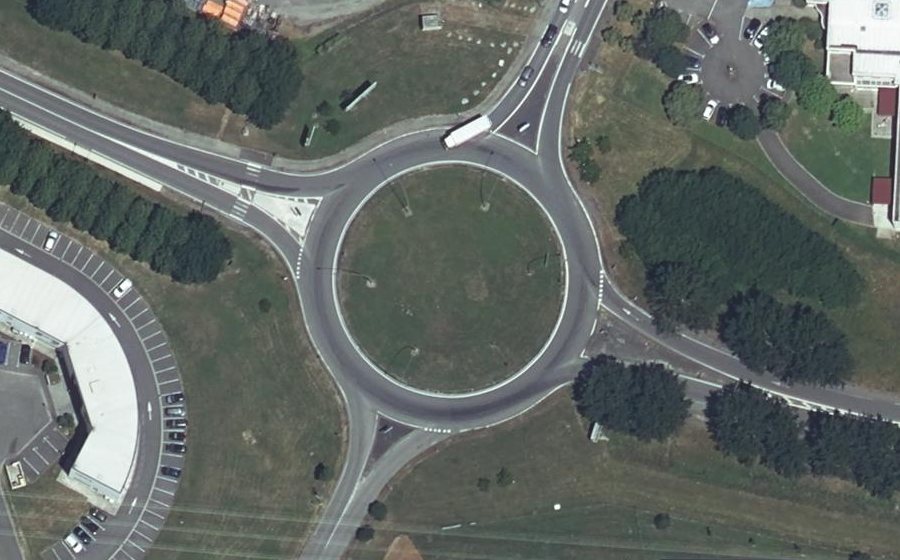 Vue aérienne du Rond-point anonyme n°35325480