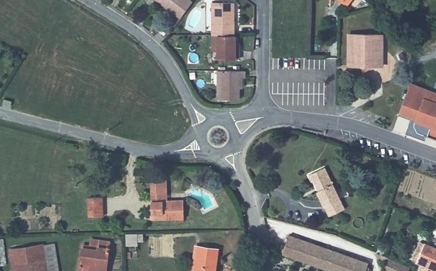 Vue aérienne du Rond-point anonyme n°35325997