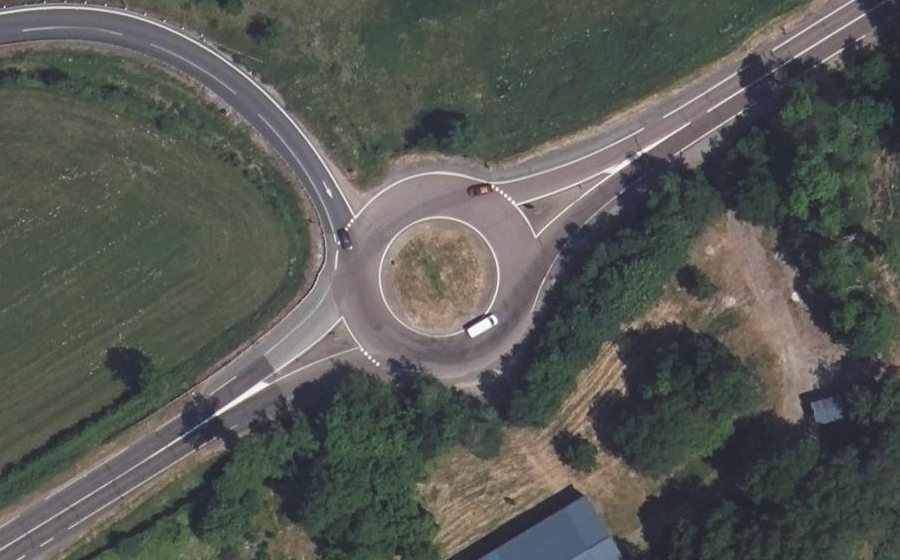 Vue aérienne du Rond-point anonyme n°35337980