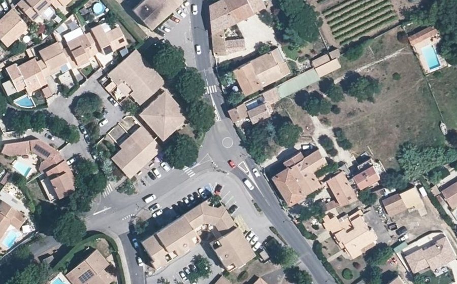 Vue aérienne du Rond-point anonyme n°353517997