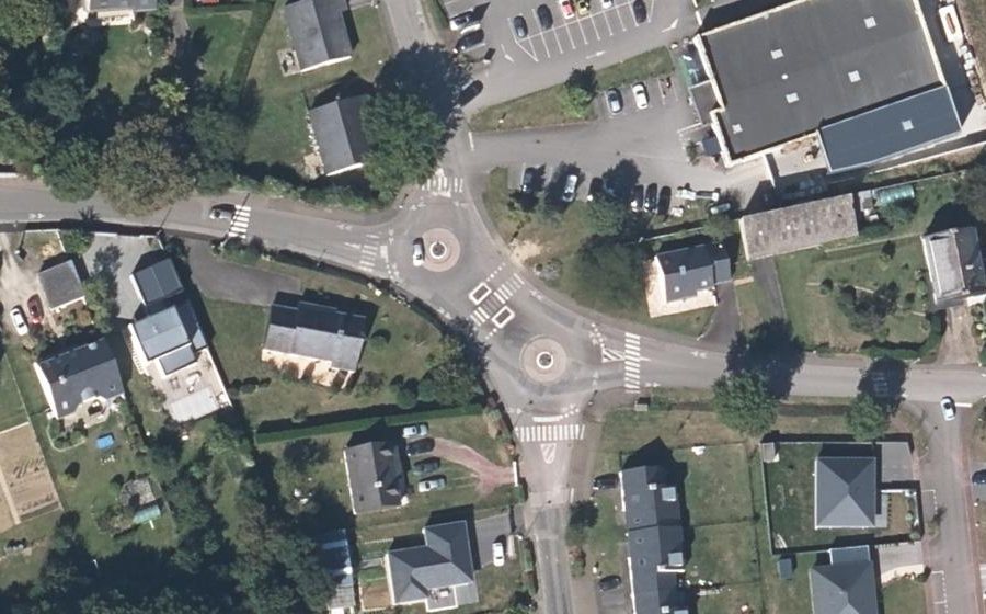 Vue aérienne du Rond-point anonyme n°353534383